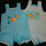 Egyforma ruhák fiú testvéreknek