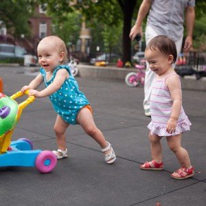 Bébik a játszótéren