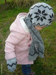 Kötött pulcsiból kesztyű és sapkasál 13