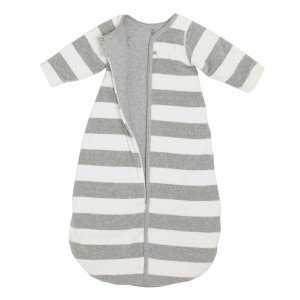 Baba és kisgyerek öltöztetése téli éjszakákon