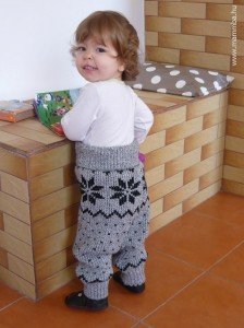 Kötött pulóverből meleg, téli nadrág gyerekeknek 9