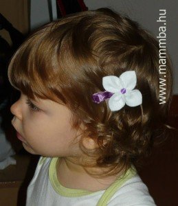 Baba hajcsat, filcből készült virággal