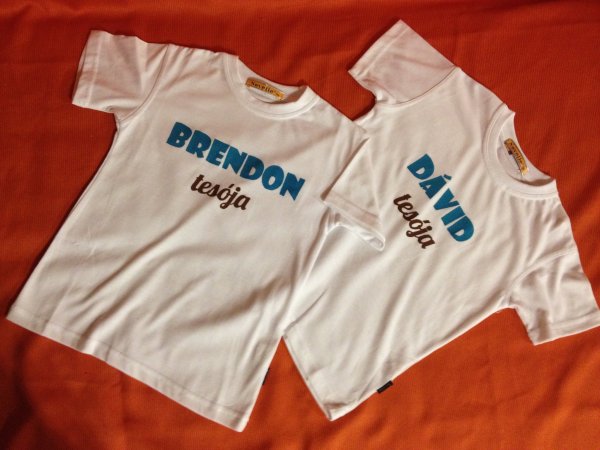 Egyedi pólók Freezer paper-rel