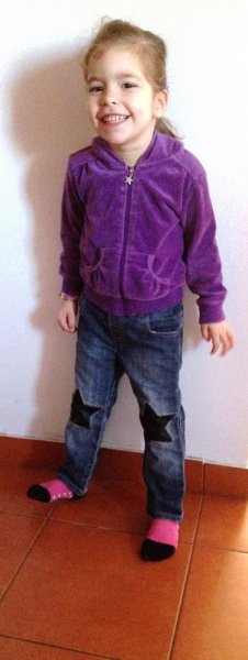 Kiszakadt gyereknadrág foltozása varrógép nélkül