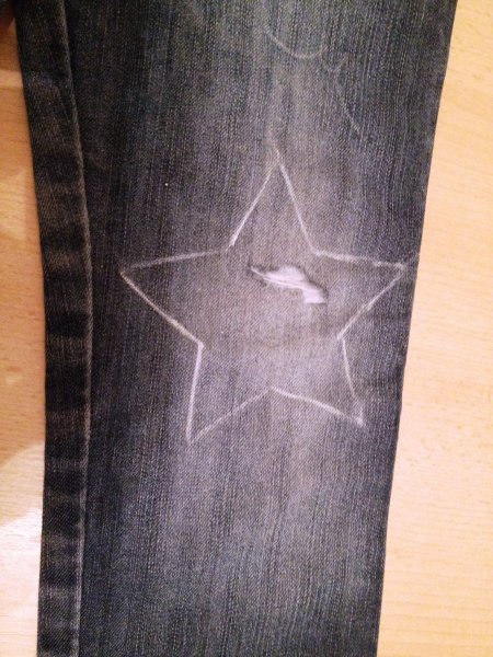 Kiszakadt gyereknadrág foltozása varrógép nélkül