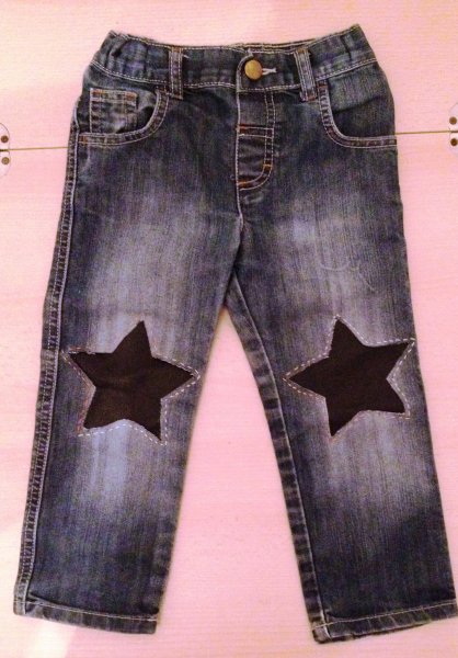 Kiszakadt gyereknadrág foltozása varrógép nélkül