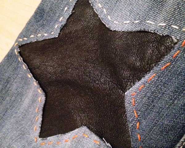 Kiszakadt gyereknadrág foltozása varrógép nélkül