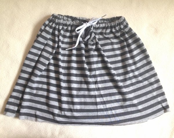 Felnőtt pólóból trikó, szoknya vagy rövidnadrág készítése