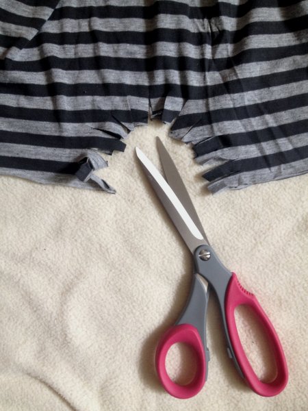 Felnőtt pólóból trikó, szoknya vagy rövidnadrág készítése