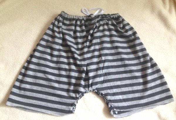 Felnőtt pólóból trikó, szoknya vagy rövidnadrág készítése