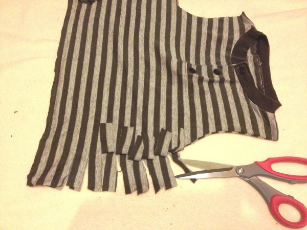 Felnőtt pólóból trikó, szoknya vagy rövidnadrág készítése